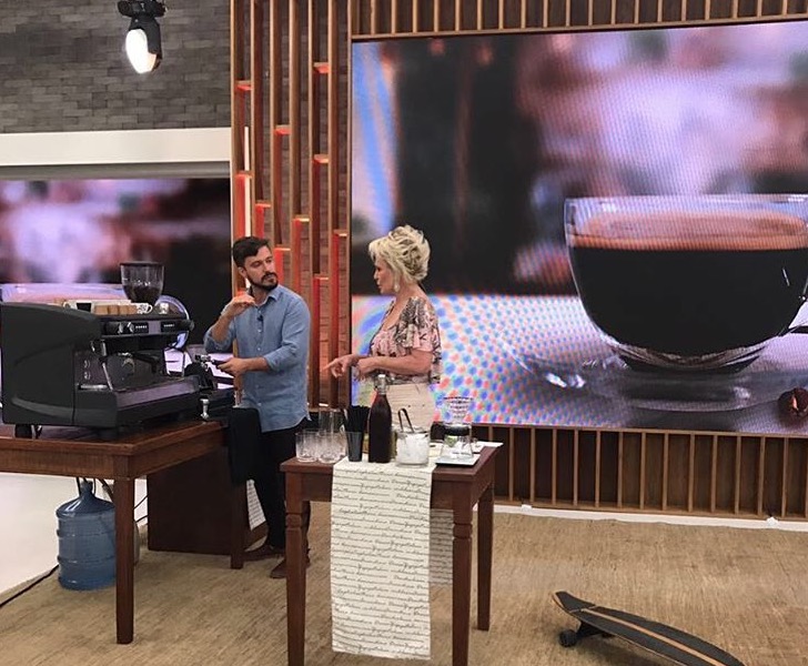 Ana Maria Braga diz que café de convidado está “uma porcaria” e é criticada na web