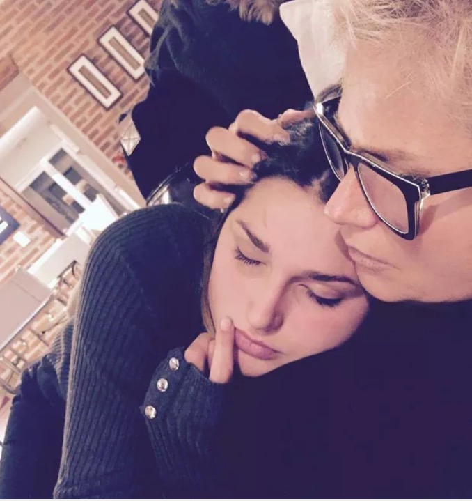 Sasha posta foto com Xuxa e se declara para mãe em aniversário