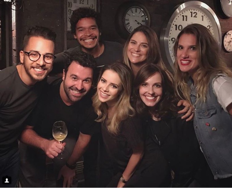Sandy e Junior se reencontram com elenco do seriado 15 anos depois