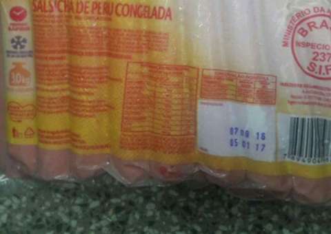 Polícia prende homem com 300kg de salsicha de merenda escolar