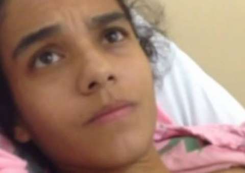 Mulher alega ter tido  'queda espiritual’’e mata filha de 4 anos com facada 