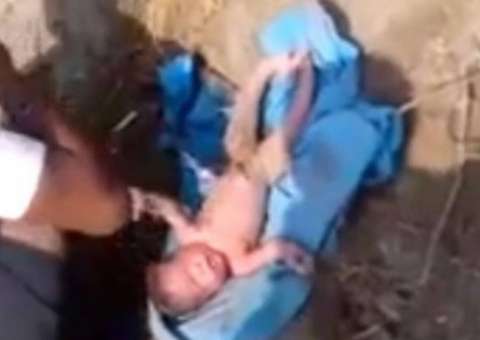 Recém-nascida é resgatada após ser enterrada viva
