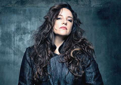 Ana Carolina se apresenta em Manaus com pré show de Marcella Bártholo e Renatinho