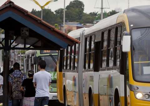 Paradas de ônibus terão iluminação revitalizada em Manaus  