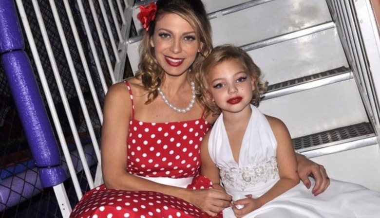 Sheila Mello se revolta após ser criticada por fantasiar filha de Marilyn Monroe