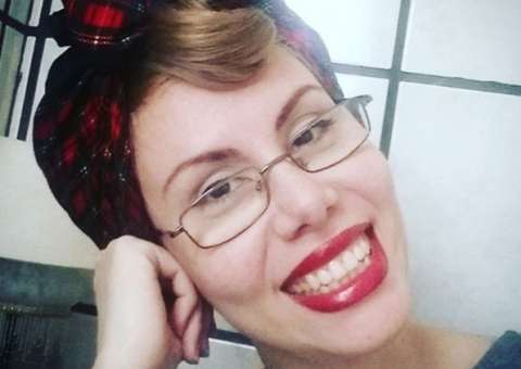 Filha de Baby do Brasil anuncia curso para mulheres “deixarem de ser cachorras”