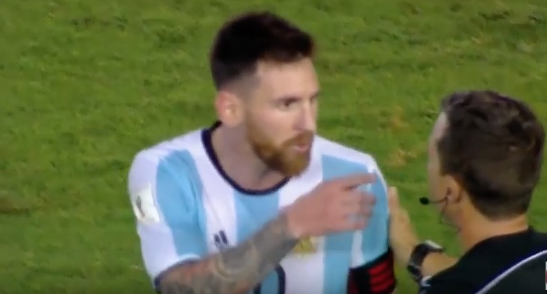 Messi é suspenso por quatro jogos após xingar bandeirinha brasileiro