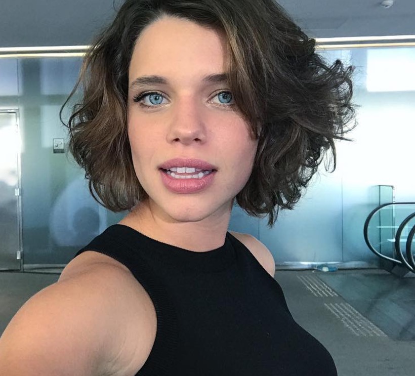 Fotografada aos beijos com nova namorada, Bruna Linzmeyer se declara na web