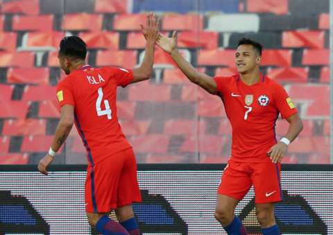 Com início arrasador, Chile derrota Venezuela e entra na zona de classificação