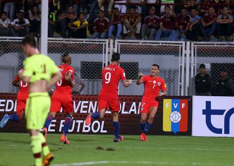 Com início arrasador, Chile bate Venezuela e entra na zona de classificação