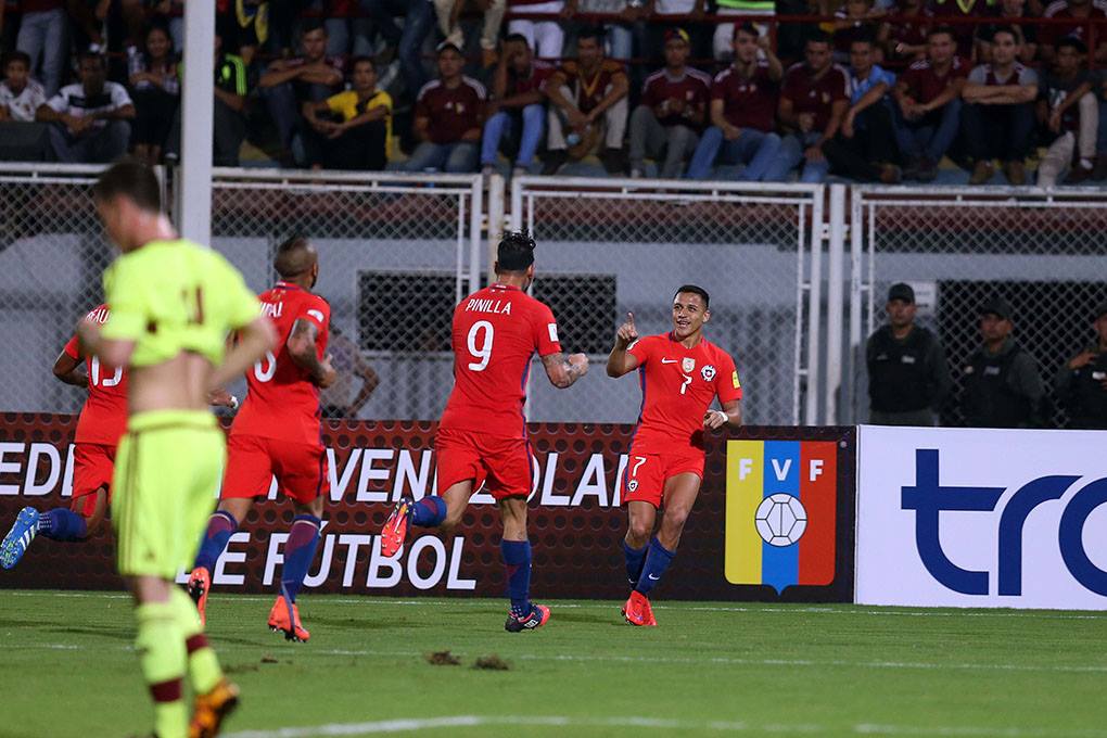 Com início arrasador, Chile bate Venezuela e entra na zona de classificação