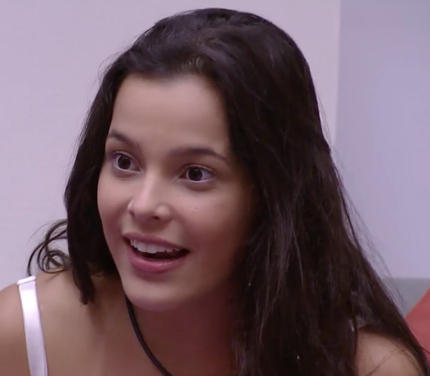  Emilly fala sobre término com sertanejo Juliano e canta música do ex para Marcos
