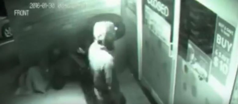 Vídeo mostra homem atravessar parede e pesquisadores ficam chocados