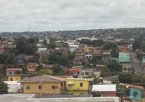 Em Manaus, bandidos invadem casa e agridem moradores durante assalto