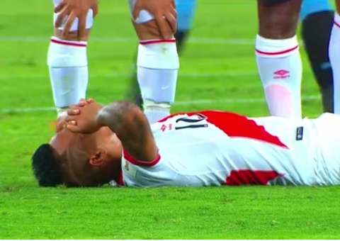 Peruano Cueva sofre lesão durante jogo contra Uruguai e deixa campo chorando