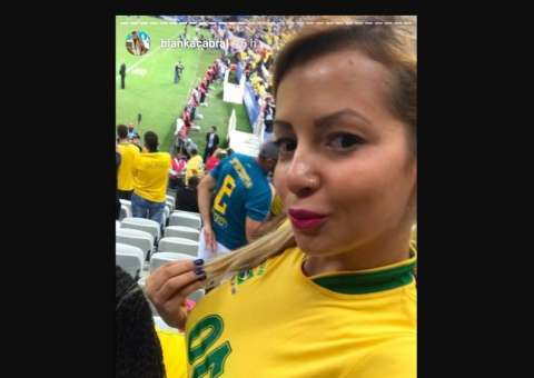 Após polêmica de topless no jogo do Brasil, Musa do Vasco declara: ‘foi no calor da emoção’