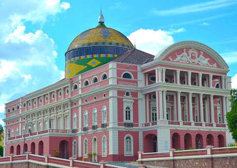 TV japonesa grava programa especial Teatro Amazonas 