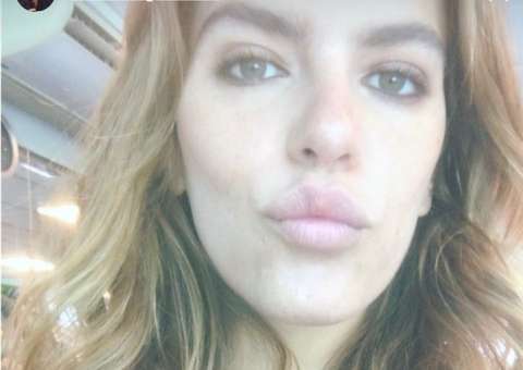 Mariana Goldfarb vai malhar com top decotado e mostra resultado de silicone