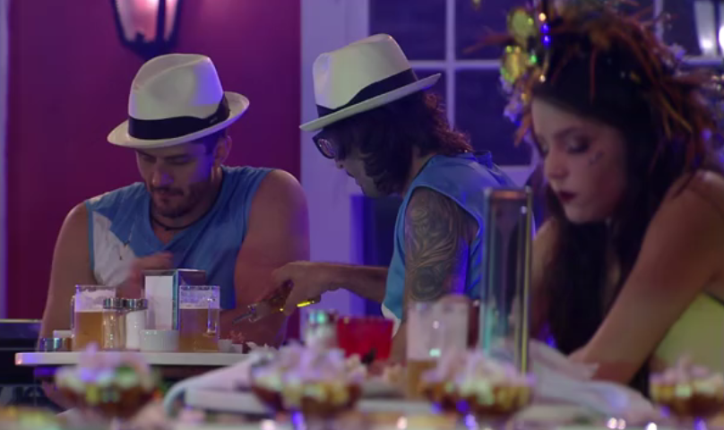 BBB17: Emilly desabafa com sister sobre Marcos: 'Estou me sentindo usada'