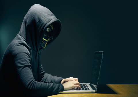 Hackers criam páginas falsas no Facebook para disseminar propagandas enganosas