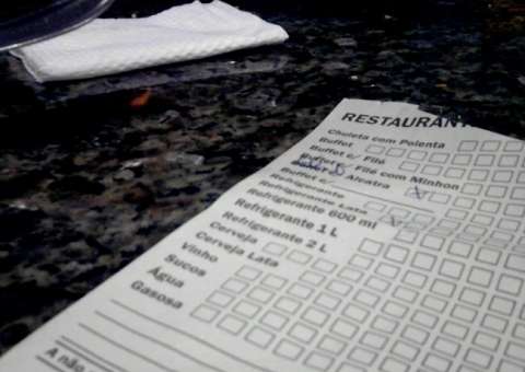 Entra em vigor lei que proíbe multa por comanda perdida em bares no AM