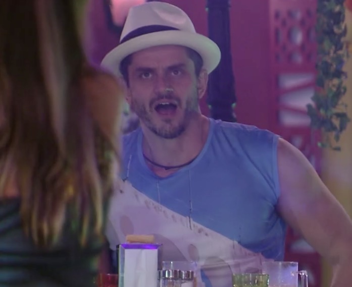 BBB17: Após briga com Emilly, Marcos revela a Ilmar desejo por Vivian