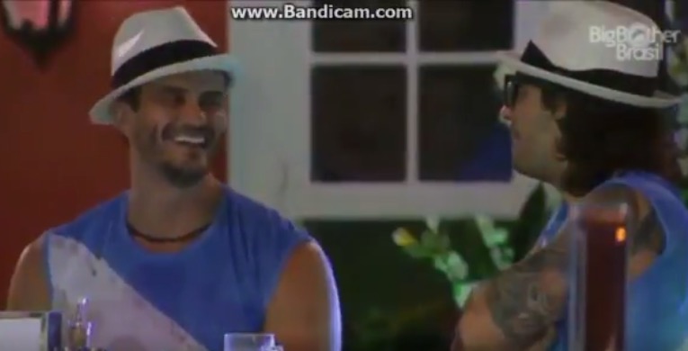 BBB17: Marcos diz que foi aconselhado por produção: “Depois você come a Vivian”