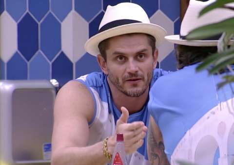 Globo se pronuncia após Marcos dizer que foi aconselhado a “comer Vivian”