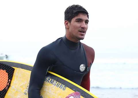 Medina é eliminado do Mundial de surfe, mas quatro brasileiros seguem na disputa