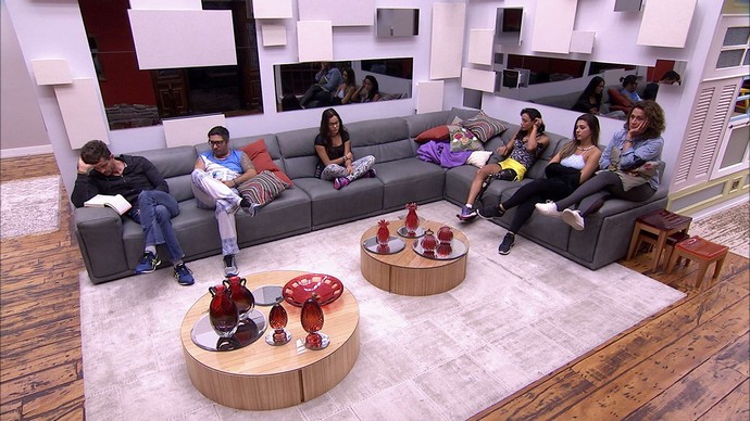 BBB17: Em prova, Emilly encontra as caixas corretas e é líder da semana