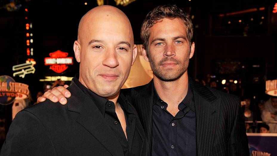 Paul Walker é homenageado por Vin Diesel em premiere de 'Velozes e Furiosos 8'
