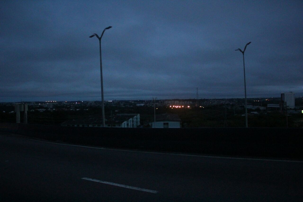 Parte de Manaus continua no escuro 