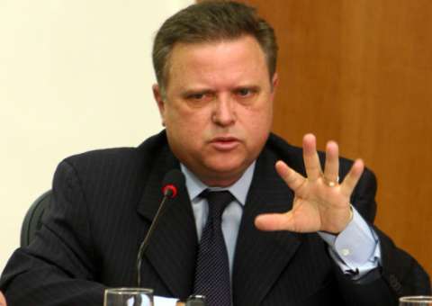 Ministro promete transparência na divulgação dos resultados de testes em carnes