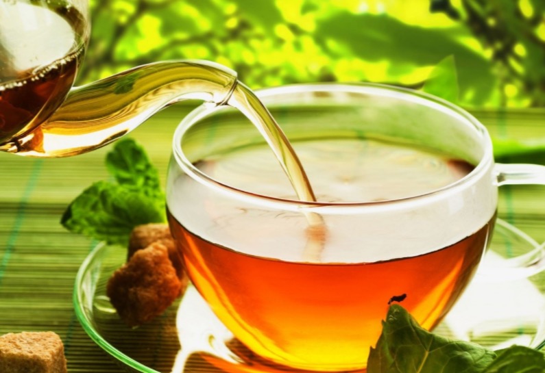 Beber chá diariamente pode reduzir risco de Alzheimer