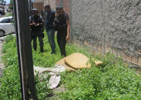 Em Manaus, corpo de homem é encontrado na frente de prédio abandonado