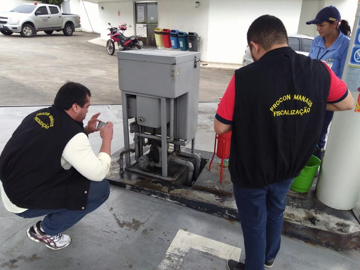 Procon Manaus autua postos de combustíveis após denúncias   