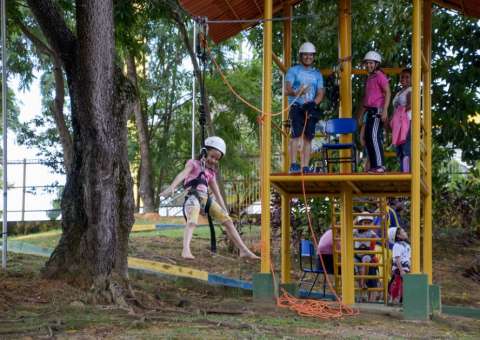 Pintura facial, sessão de fotos e tirolesa agitam o Parque Cidade da Criança