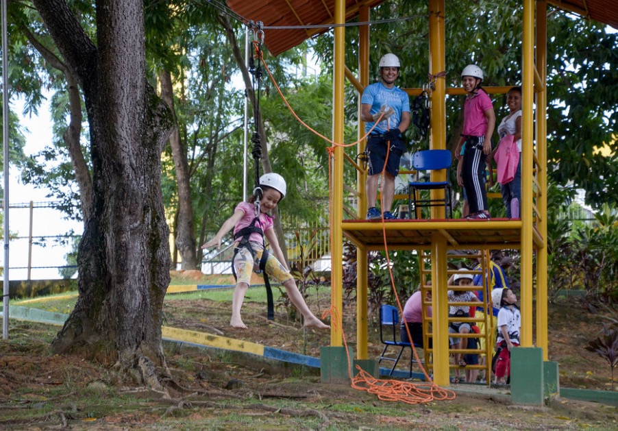 Pintura facial, sessão de fotos e tirolesa agitam o Parque Cidade da Criança