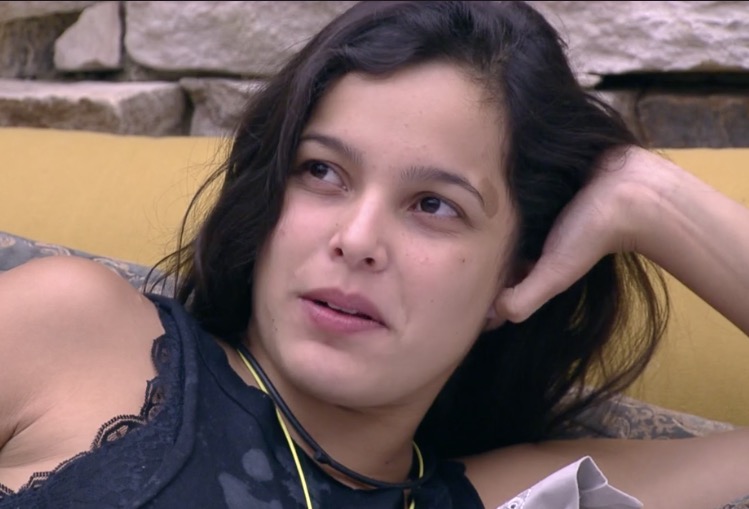 BBB17: Após pensar em aliança com Vivian, Emilly detona: “Cobra”