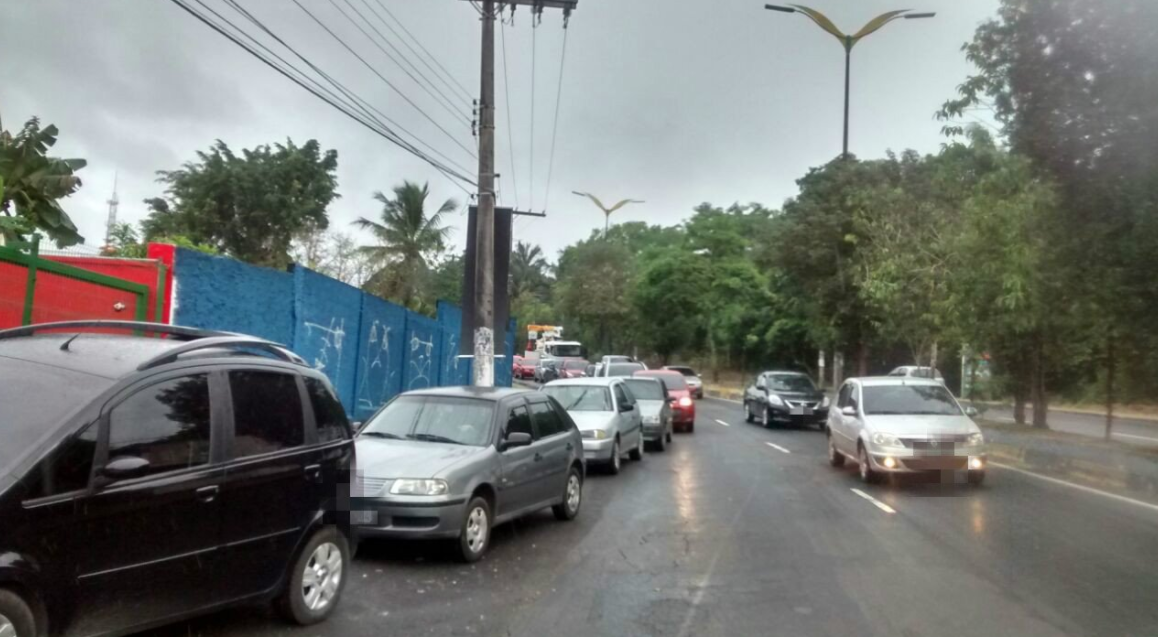 Inauguração de supermercado deixa trânsito congestionado em Manaus