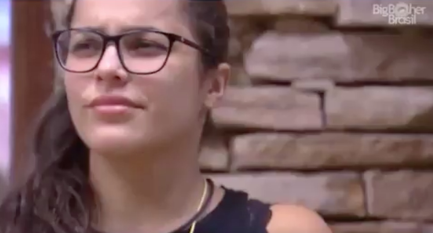 Internautas 'desmascaram' Emilly e pegam sister na mentira com Marcos