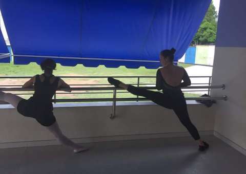  Abrigo Moacyr Alves apresenta nova equipe da oficina de balé do Projeto Dança para Todos