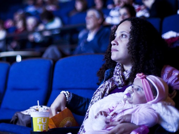  Cinematerna estreia em shopping de Manaus com exibição de A Bela e a Fera