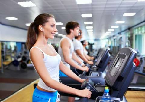 Som alto nas academias pode colocar a audição em risco