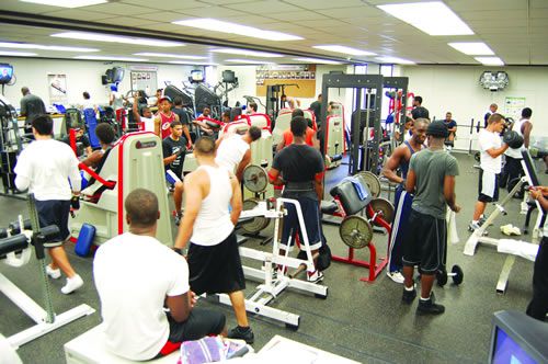 Som alto nas academias pode colocar a audição em risco