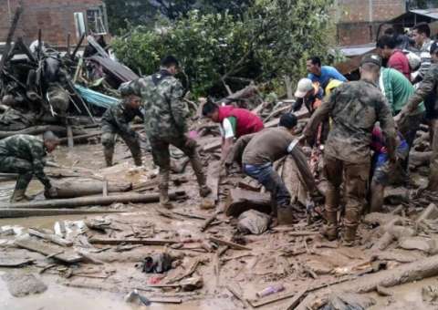 Deslizamento de terra mata ao menos 154 e fere 400 na Colômbia