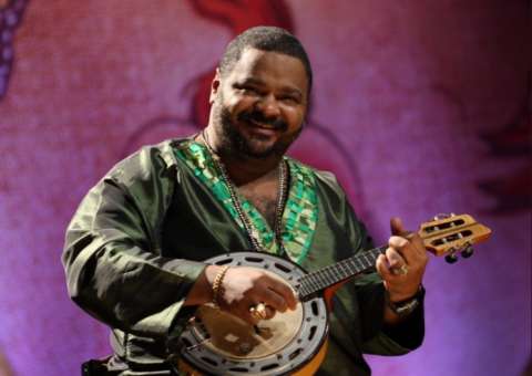 Arlindo Cruz sai do coma induzido após AVC