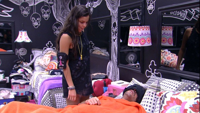  Após Emilly detonar Ilmar para Marcos, casal trama contra  brother 