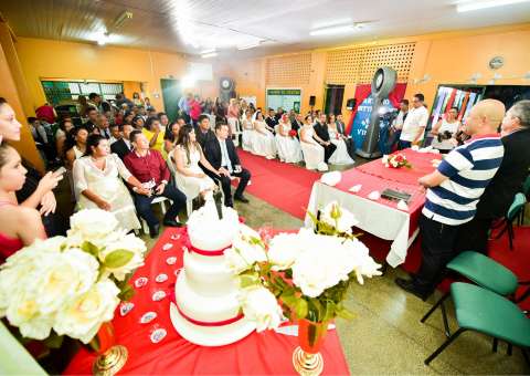 Casamento coletivo reúne mais de 200 pessoas em Manaus
