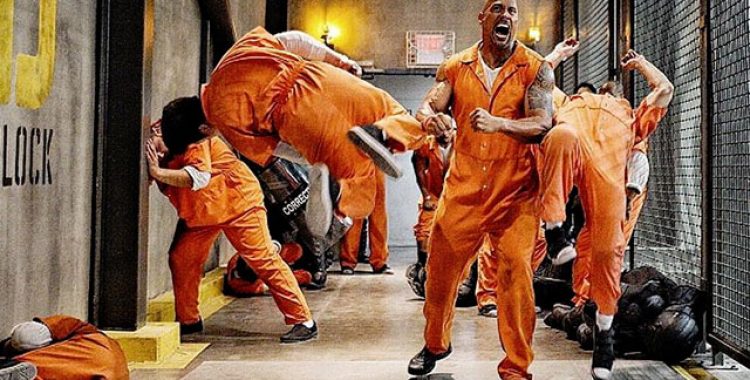 The Rock e Jason Statham fogem da prisão em novo clipe de Velozes e Furiosos 8